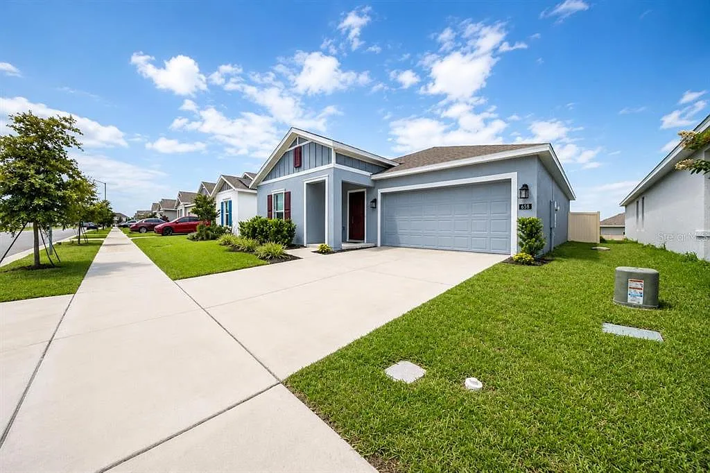 3 bed, 2.0 bath, 1605 sqft, $1,900 — Photo 2