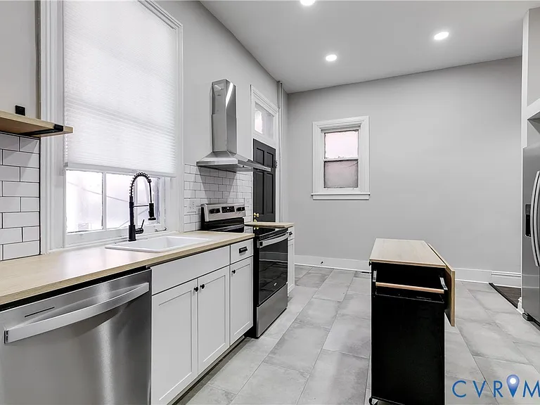 402 Stuart Cir #1 — Photo 15