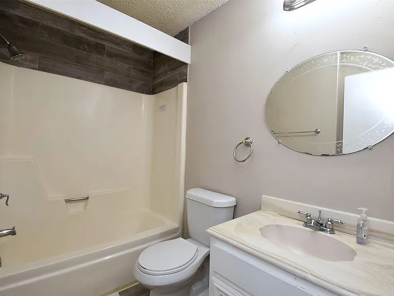 17906 Glenpatti Dr — Photo 19