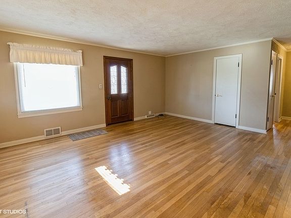 5th image of 705 S Villa Ave