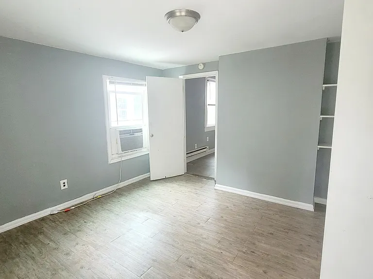 516 S Pine St — Photo 5
