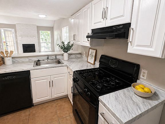 5th image of 1711 Burton Dr #B