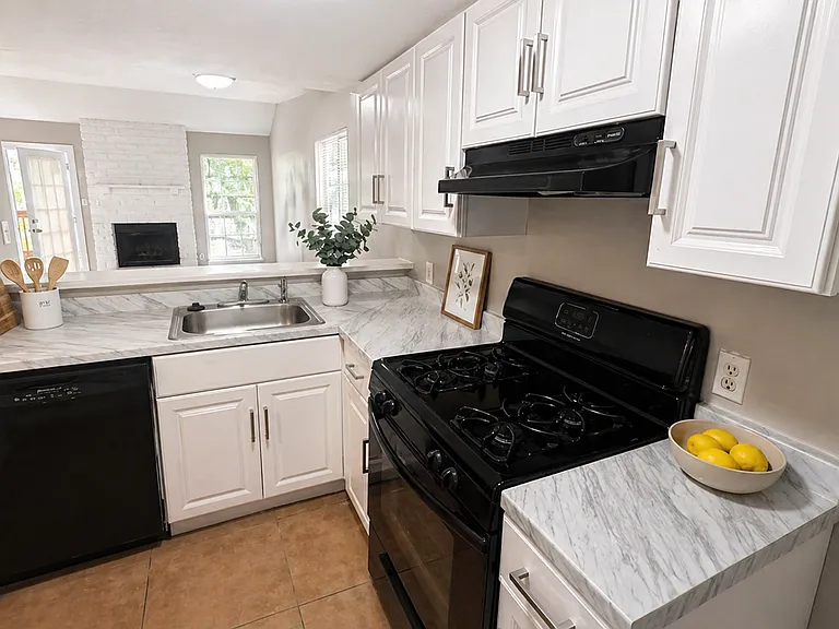 1711 Burton Dr #B — Photo 5
