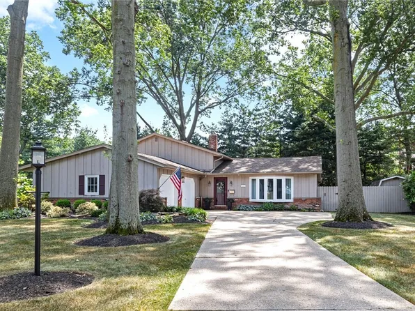 31635 Newbury Dr, Avon Lake, OH 44012