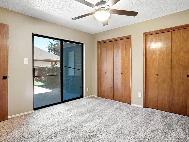 6430 Lago Vista Dr — Photo 10