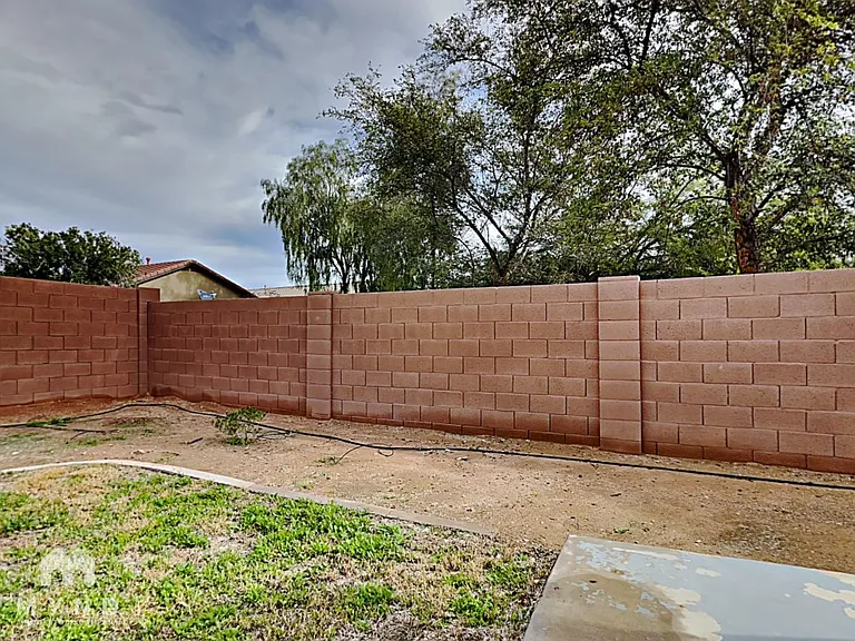 1034 E Saddle Way — Photo 37