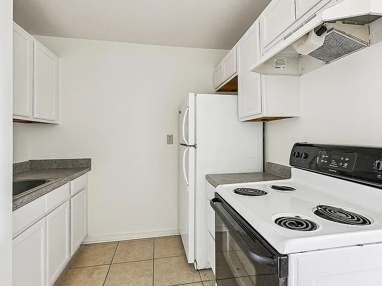 1118 Monroe St #10 — Photo 2