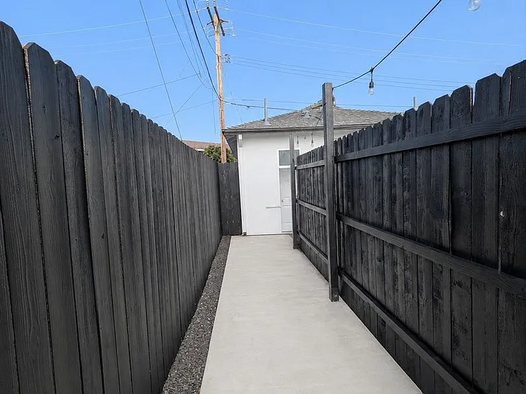 2886 Sumner Ave — Photo 2