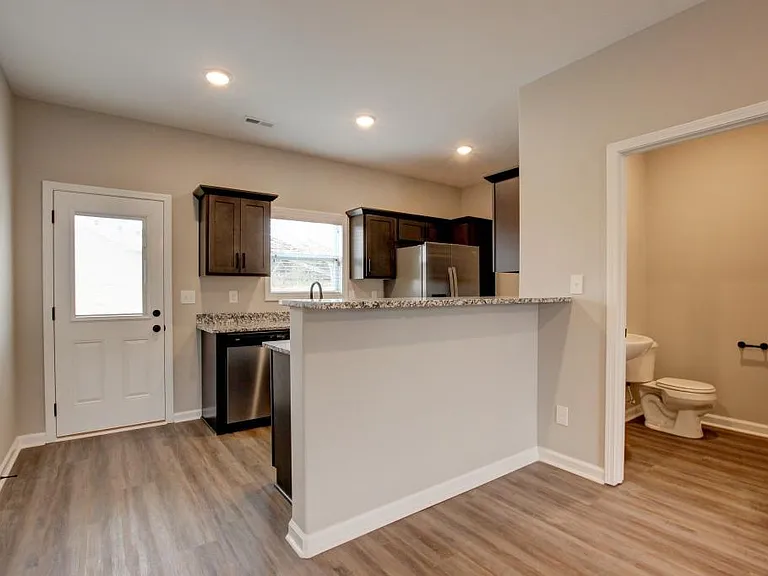 1115 Hillwood Dr — Photo 10