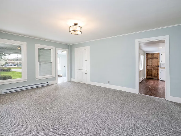 1253 Fairport Rd — Photo 29