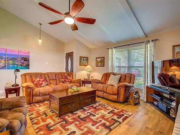 2nd image of 1817 Hemlock Dr