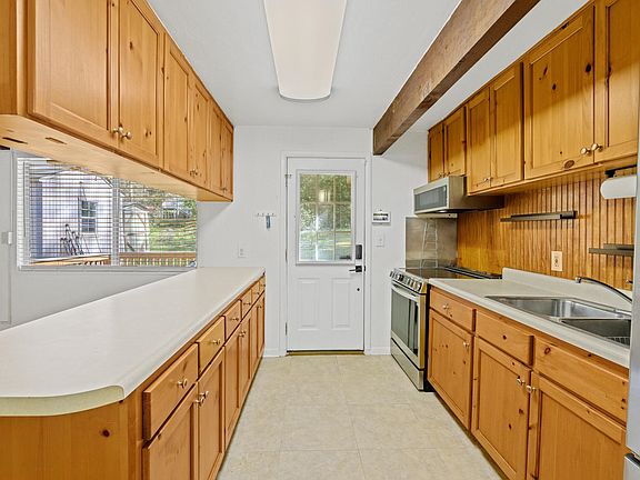 3rd image of 3043 Cloudland Dr