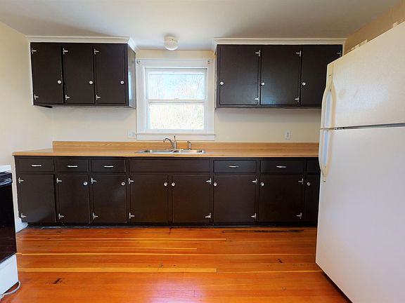 4th image of 63 Wellington Ave #2