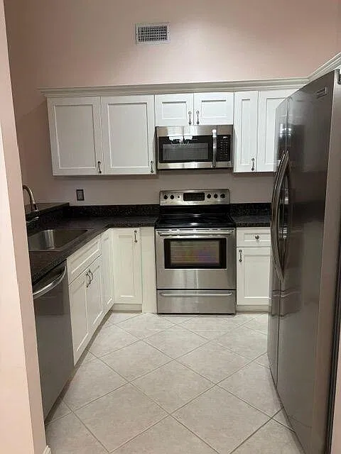 2 bed, 2.0 bath, 1169 sqft, $2,600 — Photo 4