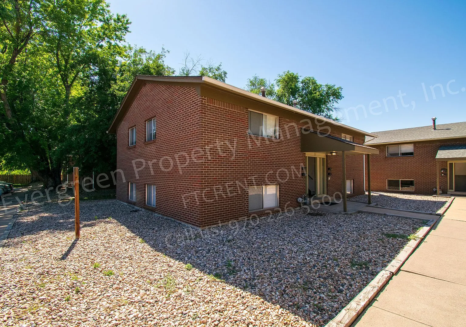 923 James Ct — Photo 1