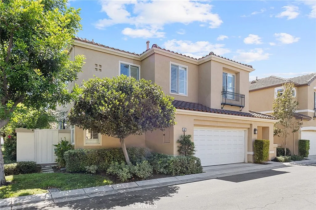 3 bed, 2.5 bath, 1706 sqft, $4,800 — Photo 2