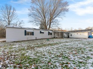 11579 Beard Rd, New Springfield, OH 44443