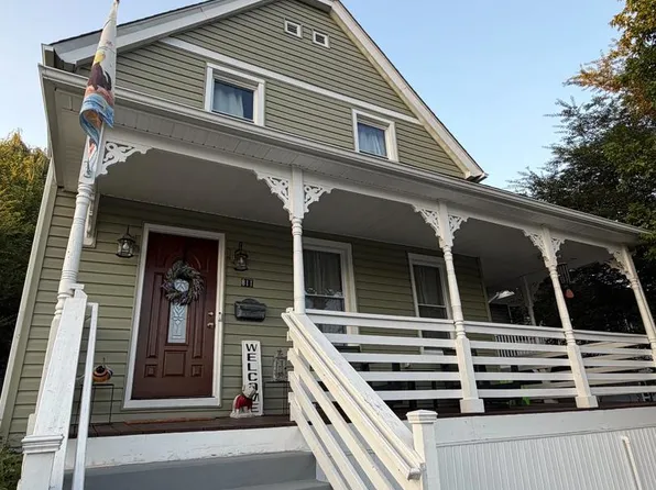 811 E B St, Brunswick, MD 21716