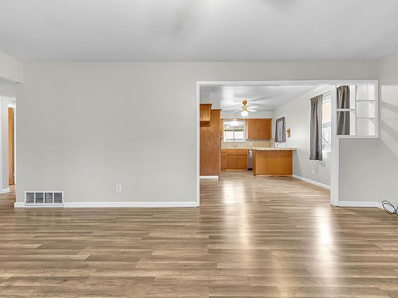 5th image of 2733 10th Ave