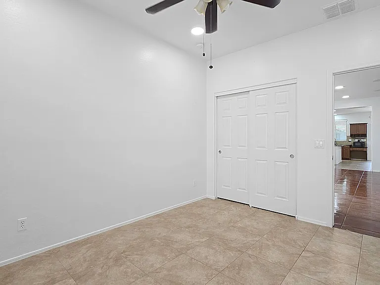 8012 S 70th Dr — Photo 20