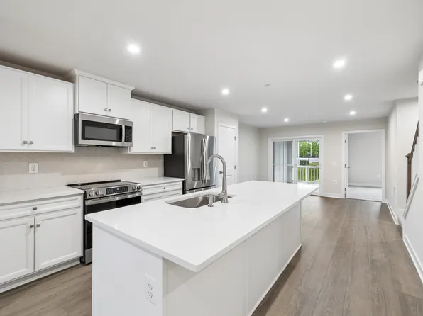 1048 Coconut Ln, Fredericksburg, VA 22406