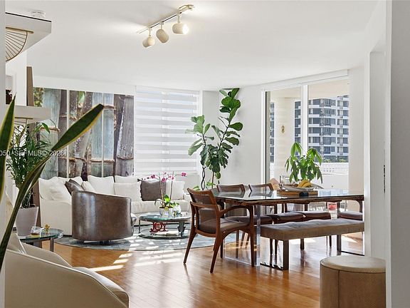 2nd image of 701 Brickell Key Blvd APT 610