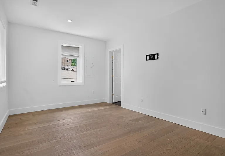 7818 Leland Rd — Photo 37