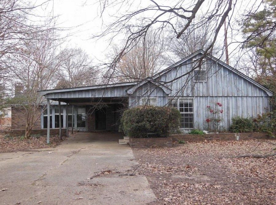 1st image of 206 Stoakes Blvd