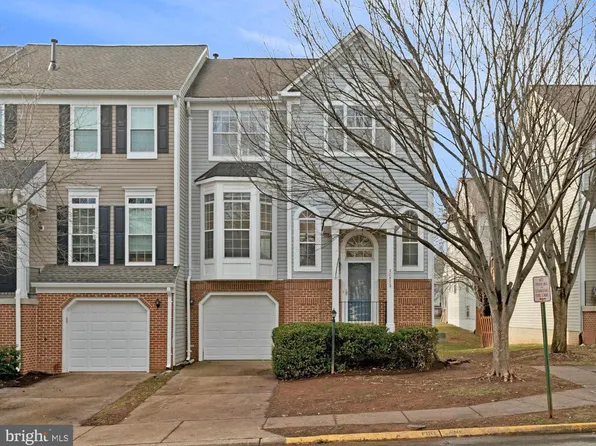 20572 Willoughby Sq, Sterling, VA 20165