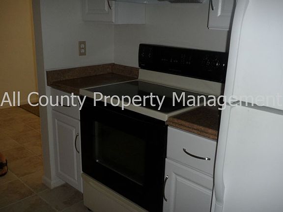 3rd image of 1420 N Saturn Ave