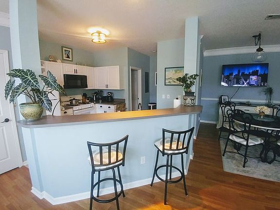 4th image of 2252 Beach Dr