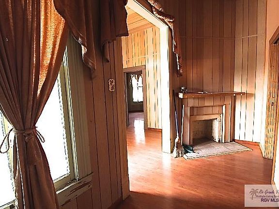 3rd image of 313 E Levee St