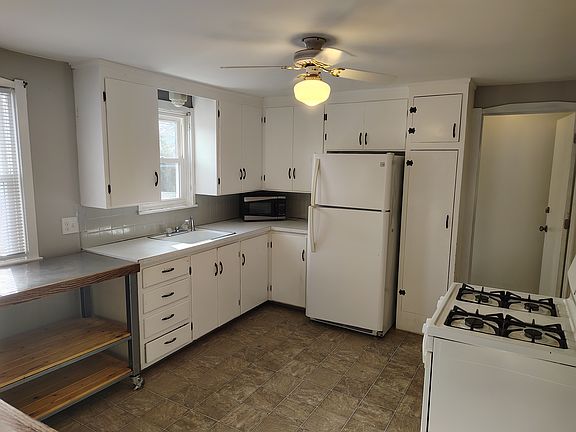 2nd image of 106 Kamper Ave