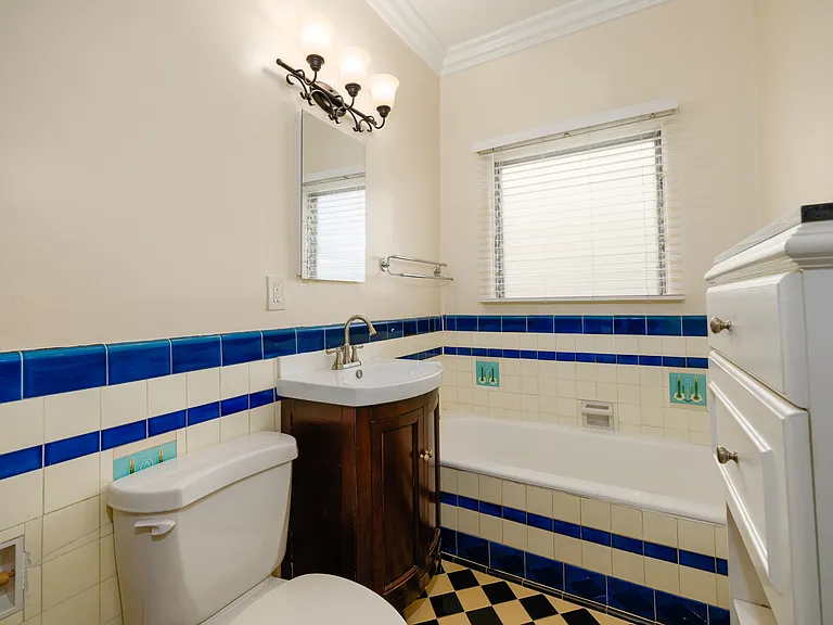 152 N Arnaz Drive — Photo 10