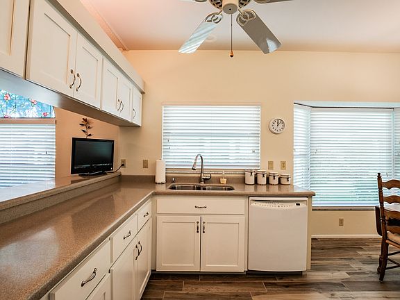 3rd image of 5704 Garden Lakes Dr