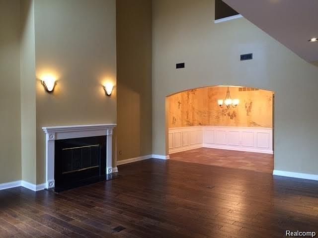 2nd image of 1335 S Main St #43
