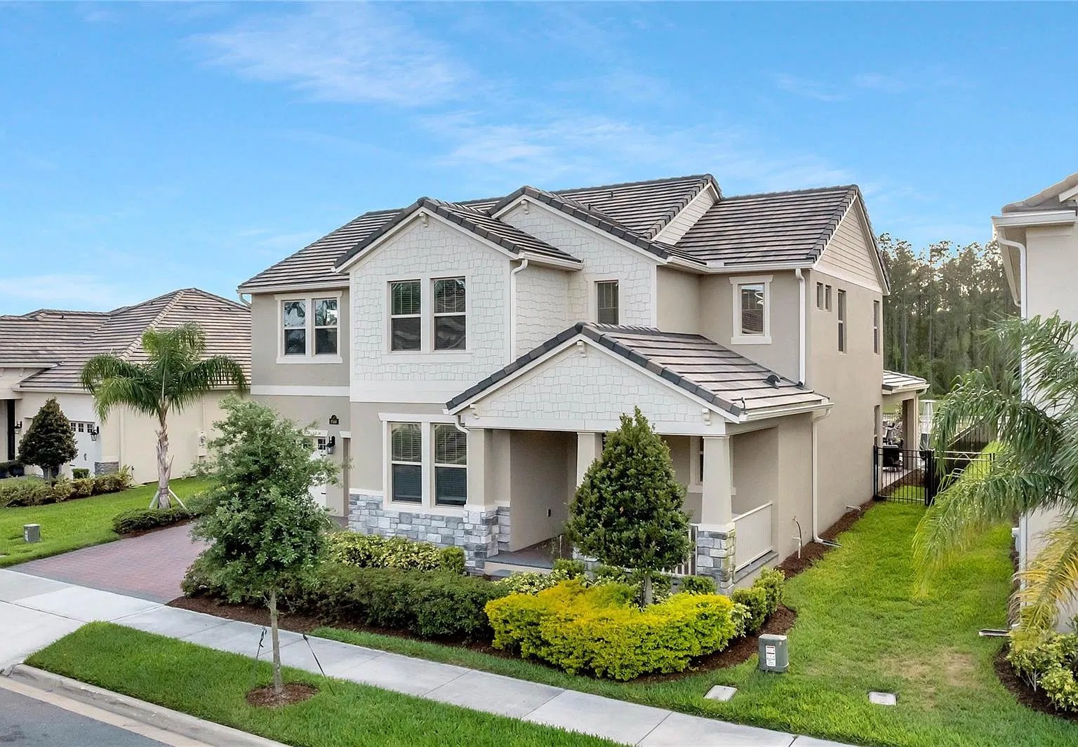5 bed, 3.5 bath, 3910 sqft, $4,995 — Photo 3