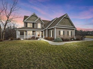 W238S5976 Prairie Wolf Ct, Waukesha, WI 53189