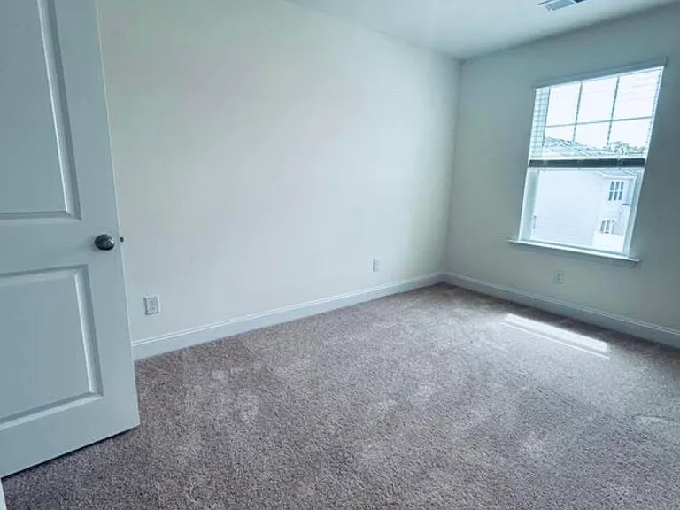 90 Clementine St — Photo 12