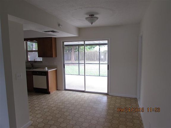4th image of 382 SE Walters Ter