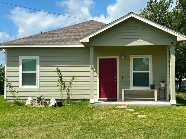 668 Commerce St, Bloomington, TX 77951
