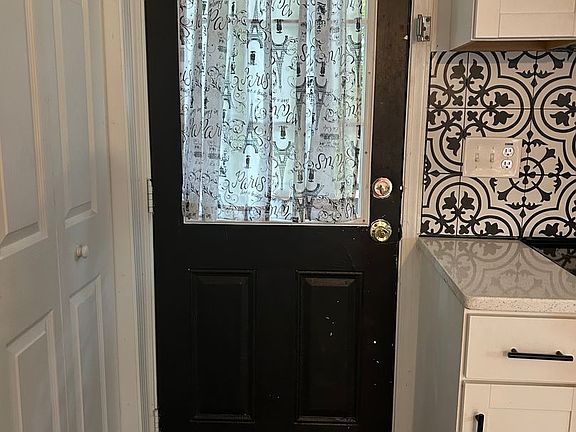 5th image of 125 Clayton St