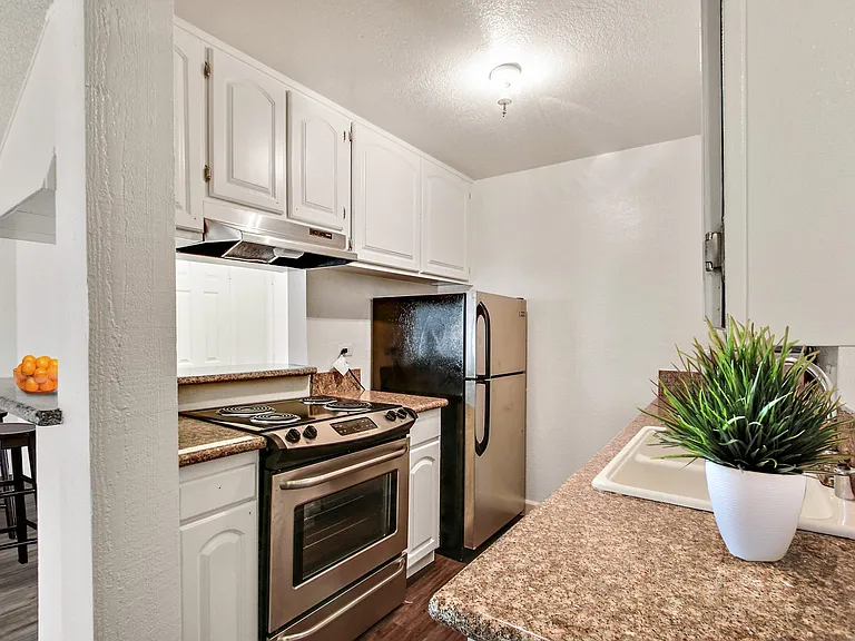 Woodcliff Apartments — Photo 29