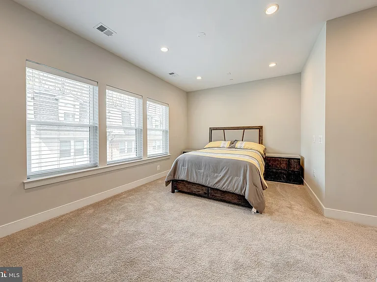 10326 Grosvenor Pl — Photo 30