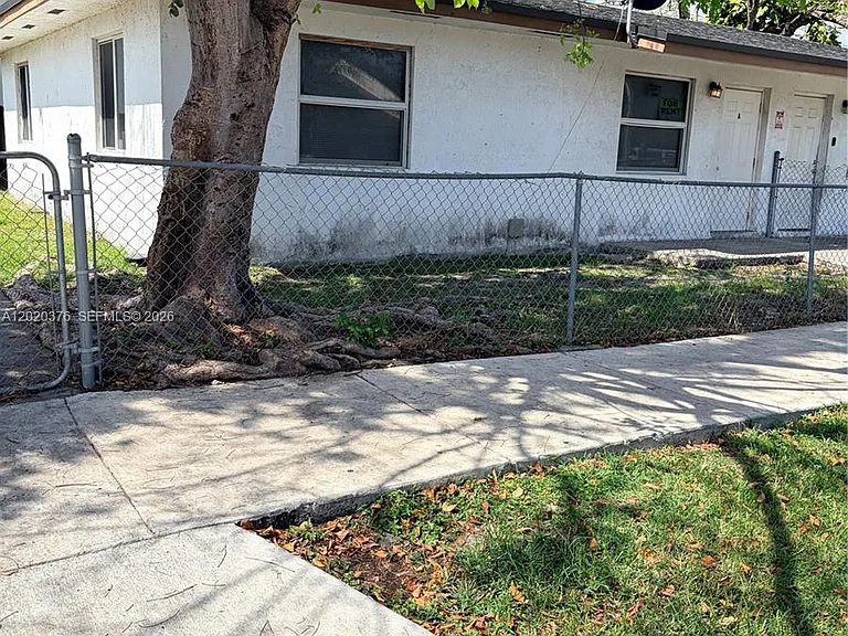 1329 NW 6th Ave #A — Photo 2