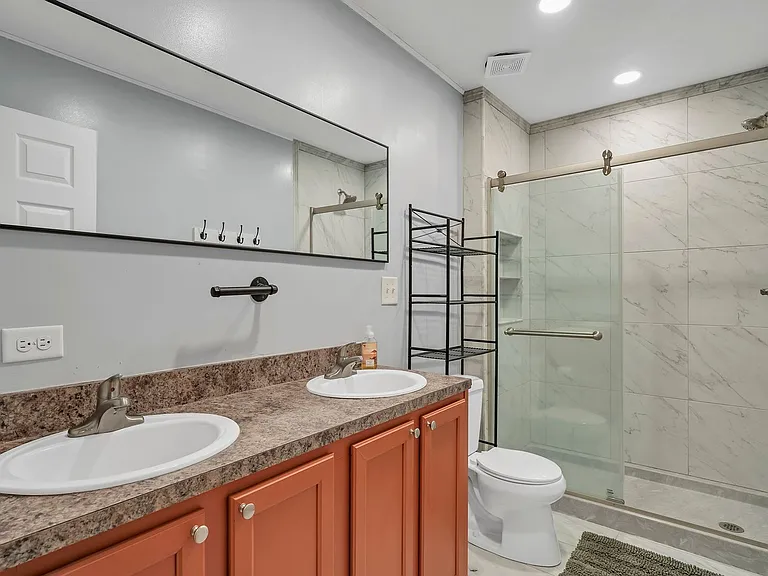 483 Howard St — Photo 15