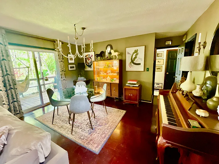150 Brookstone Dr — Photo 4