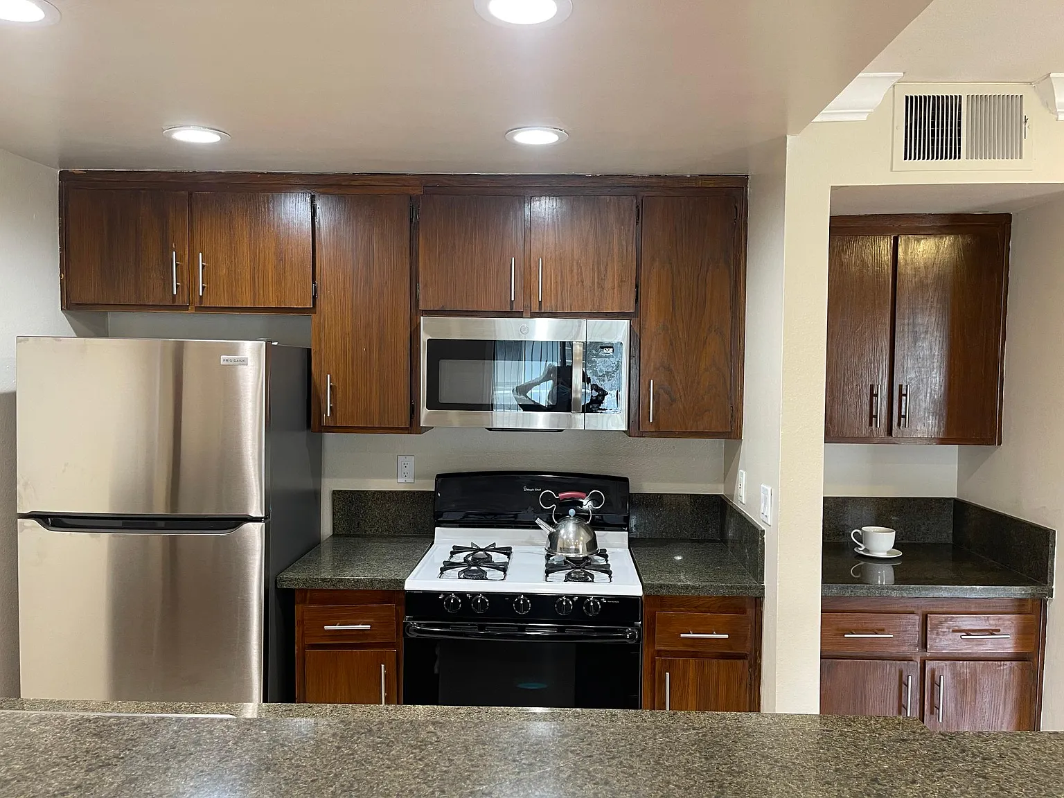 12335 Riverside Dr — Photo 4
