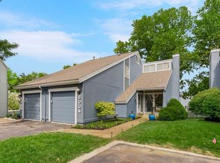 8004 Colony Ln, Lenexa, KS 66215