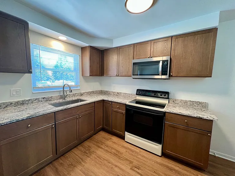 20351 E Eight Mile Rd — Photo 10